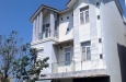 Nhà cho thuê kiểu biệt thự đường Thế Lữ, Tp Đà Nẵng, 3 tầng, 3 phòng ngủ, đầy đủ tiện nghi, giá 12 triệu